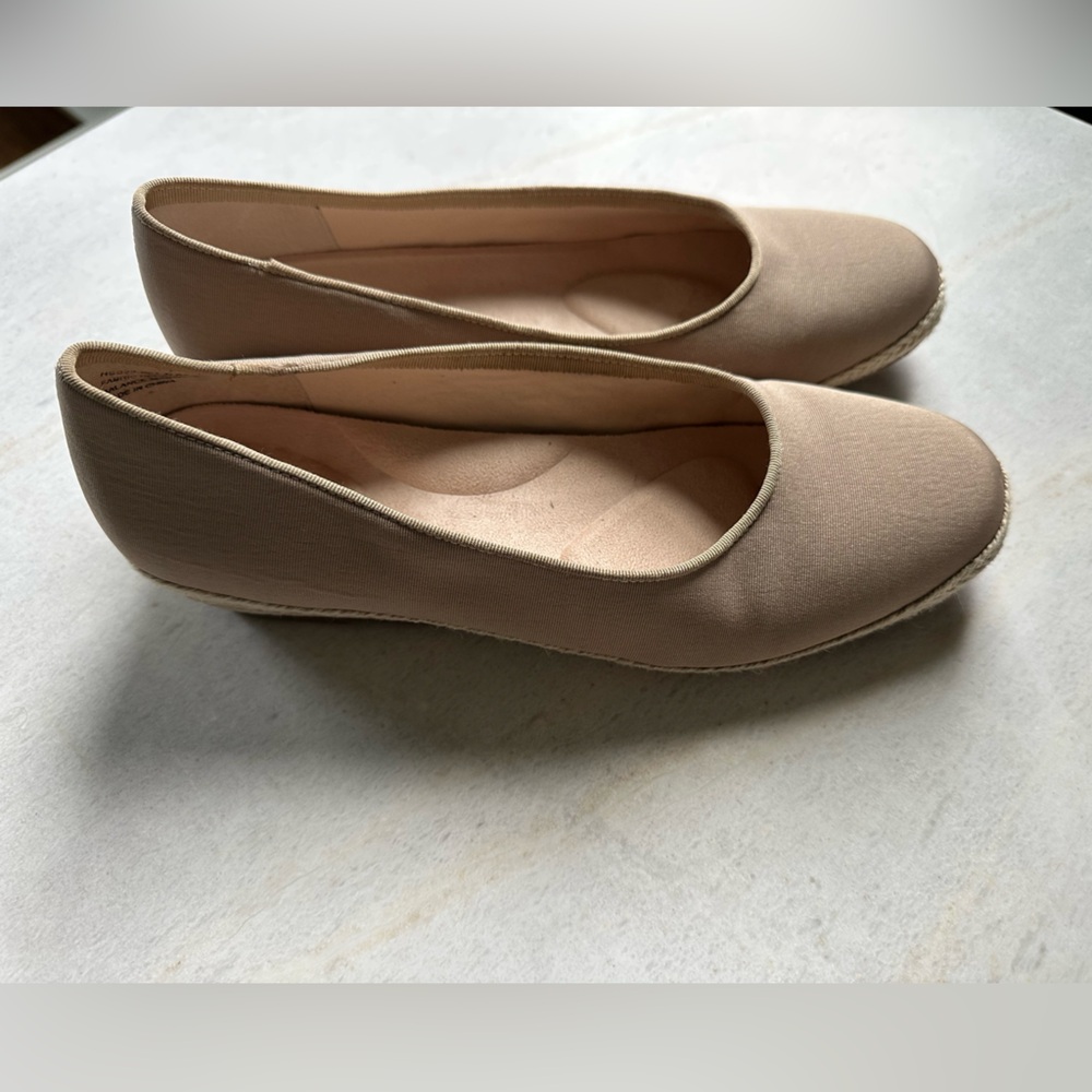 NWOT David Tate Chill Women's Taupe Round Toe Slip-On Espadrille Shoes, Size 9
